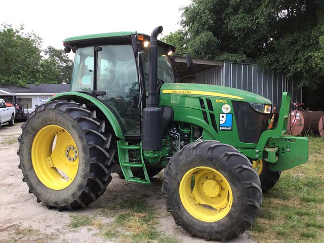 2016 John Deere 6135E