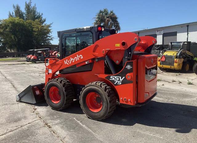 2023 Kubota SSV75PHFC full